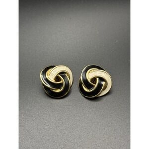 1980s DONALD STANNARD BLACK & WHITE ENAMEL GOLD TONE CLIP ON‎ EARRINGS SIGNED